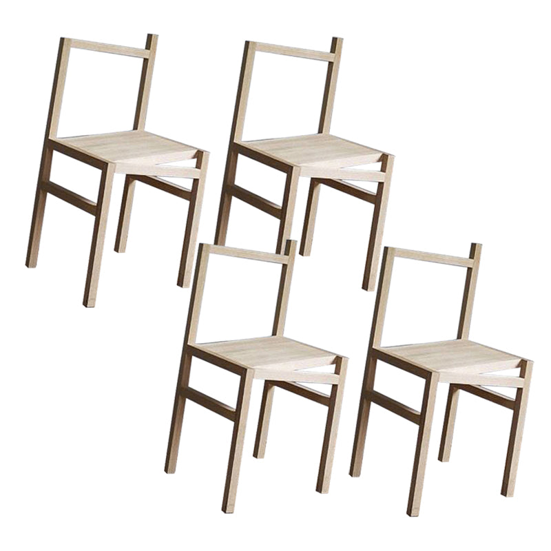 Moderne eenvoudige zijstoel houten basis aan de kant van de kant van de basis voor eetkamer