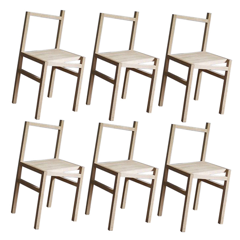 Moderne eenvoudige zijstoel houten basis aan de kant van de kant van de basis voor eetkamer