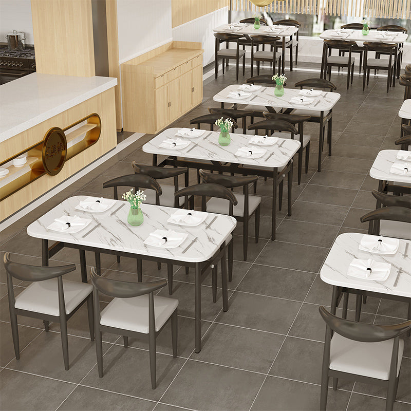 Eigentijdse witte rechthoekige houten eettafel met 4 voet