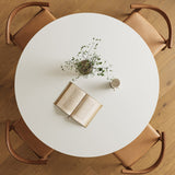Moderne ronde eetkamer tafel met massief houten kegelbasis voor woonkamer