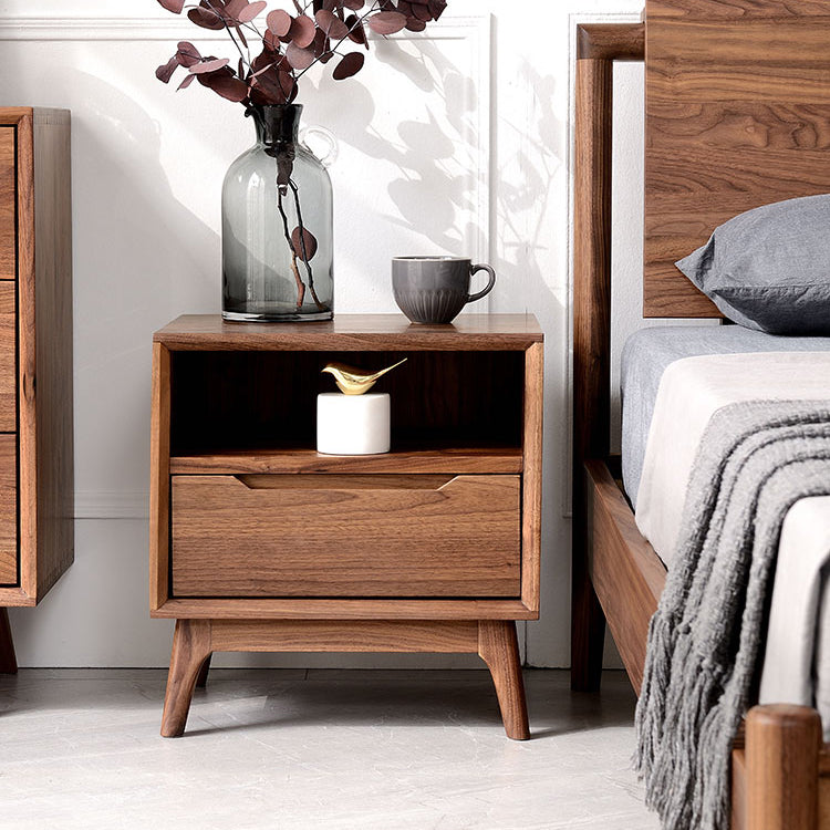 Los cajones modernos de mediados de siglo incluían la mesita de noche de acento de 20 'de altura con piernas