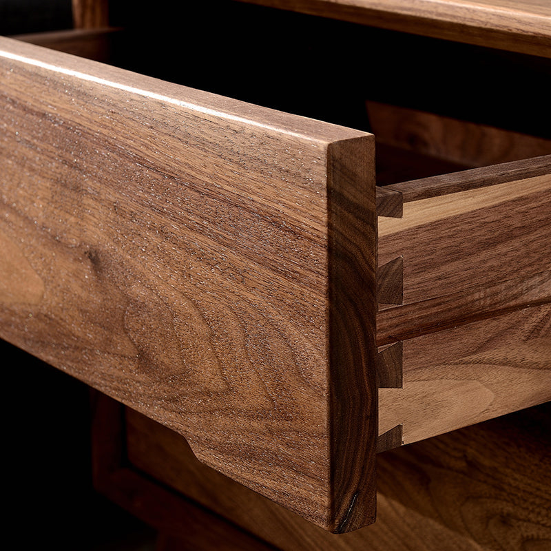 Los cajones modernos de mediados de siglo incluían la mesita de noche de acento de 20 'de altura con piernas