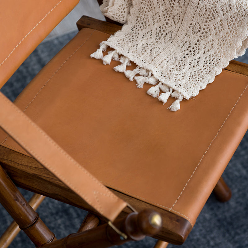 ソリッドウッドの脚の本物の革のスカンジナビアのエルゴニミックリクライニングチェア