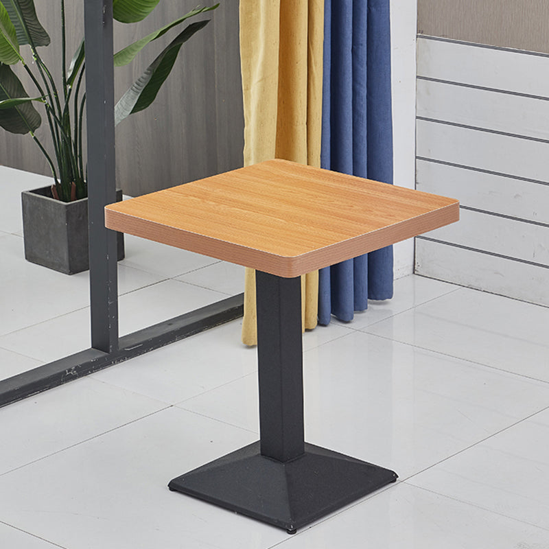 Moderner Holz -Esstisch mit Metallbeinen für Wohnzimmer