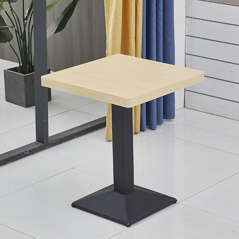 Moderner Holz -Esstisch mit Metallbeinen für Wohnzimmer