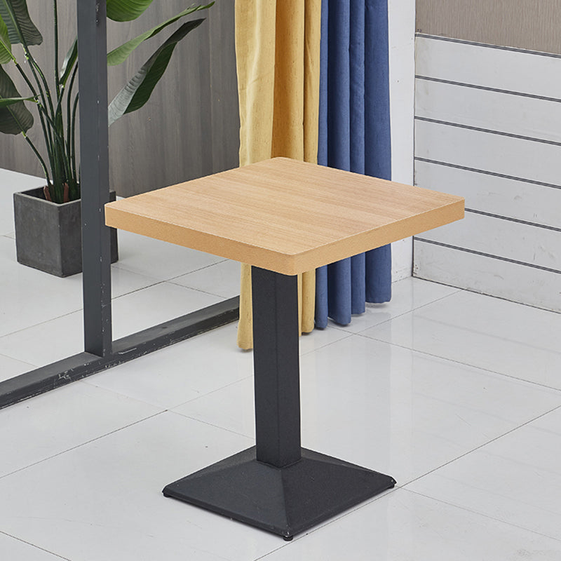 Moderner Holz -Esstisch mit Metallbeinen für Wohnzimmer