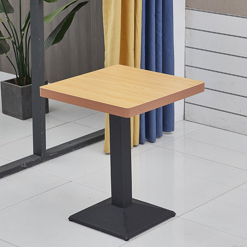 Moderner Holz -Esstisch mit Metallbeinen für Wohnzimmer