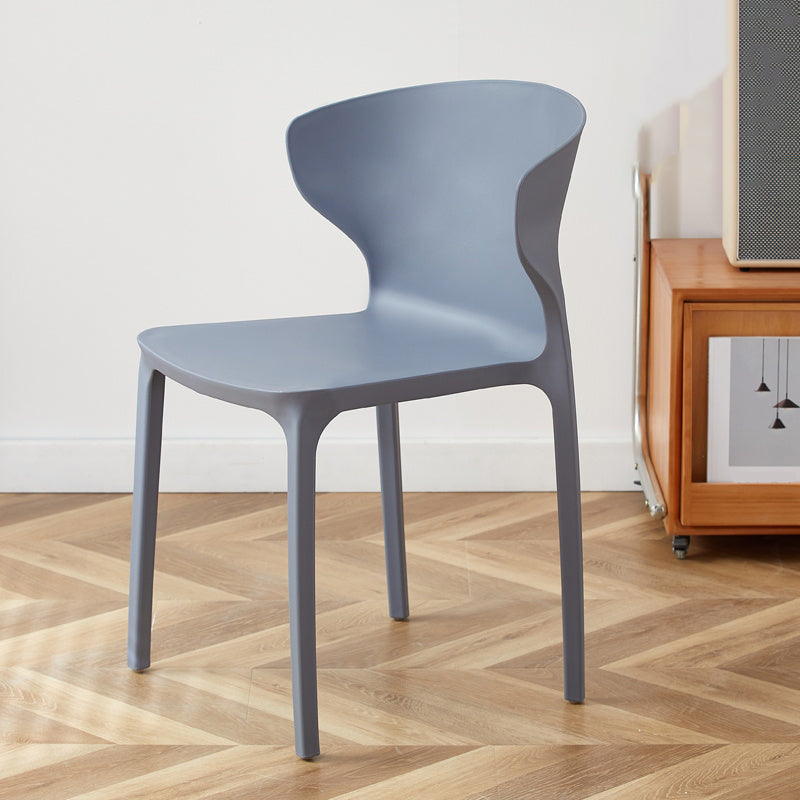 Zeitgenössischer Innenflügelback -Plastikstapelarm ohne Seitungsstuhl