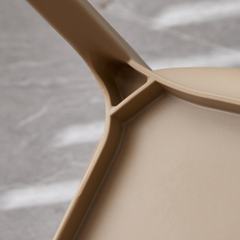 Zeitgenössischer Innenflügelback -Plastikstapelarm ohne Seitungsstuhl