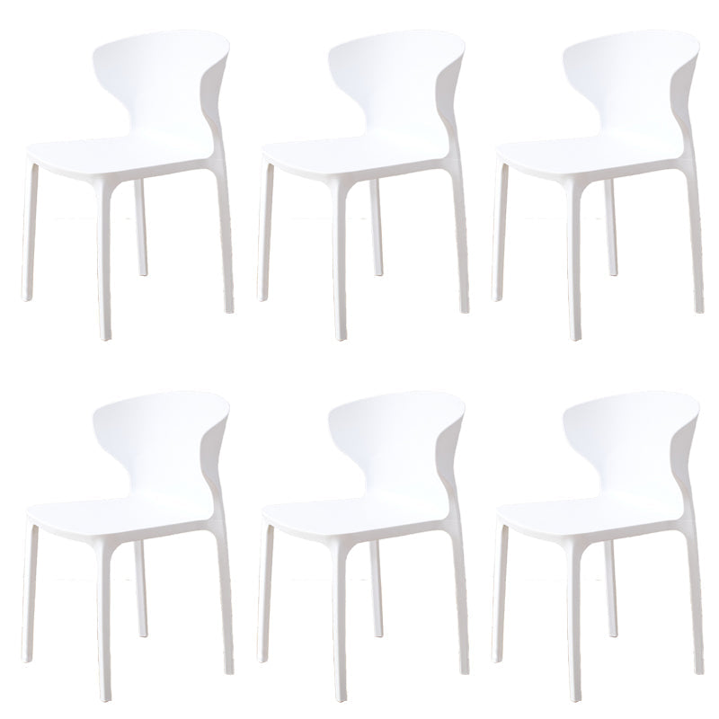 Zeitgenössischer Innenflügelback -Plastikstapelarm ohne Seitungsstuhl