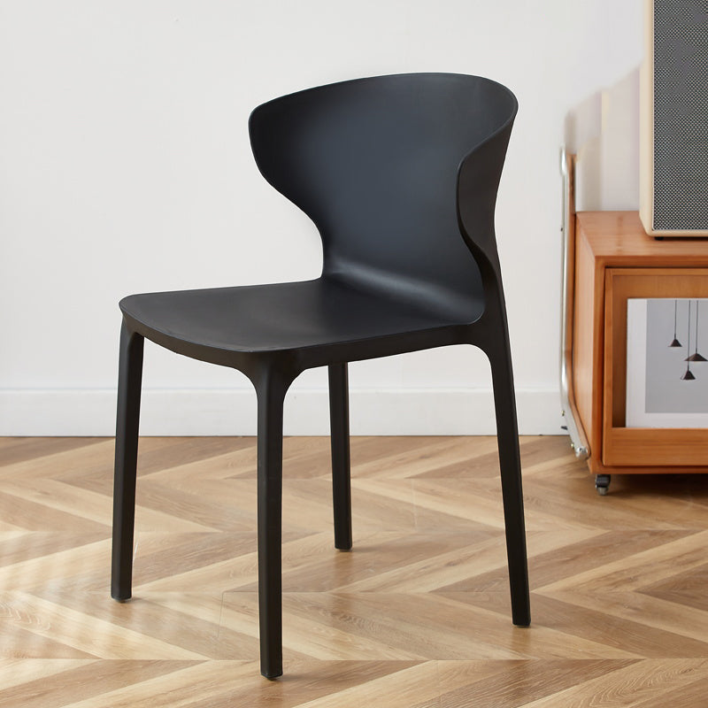 Zeitgenössischer Innenflügelback -Plastikstapelarm ohne Seitungsstuhl