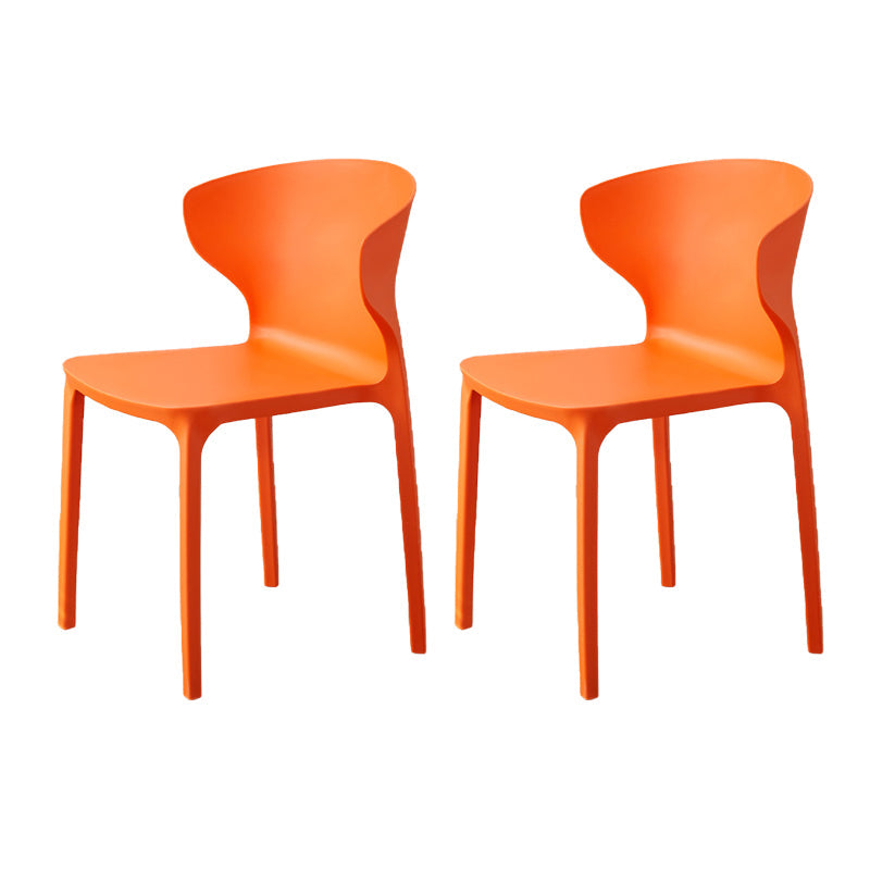 Zeitgenössischer Innenflügelback -Plastikstapelarm ohne Seitungsstuhl