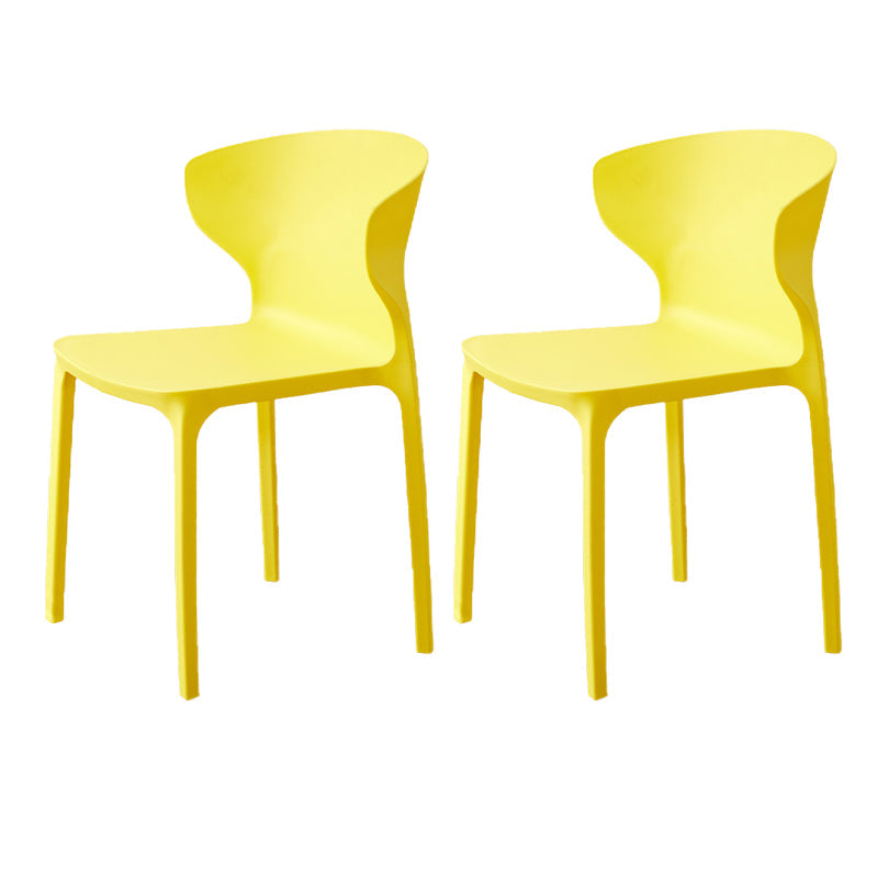 Zeitgenössischer Innenflügelback -Plastikstapelarm ohne Seitungsstuhl