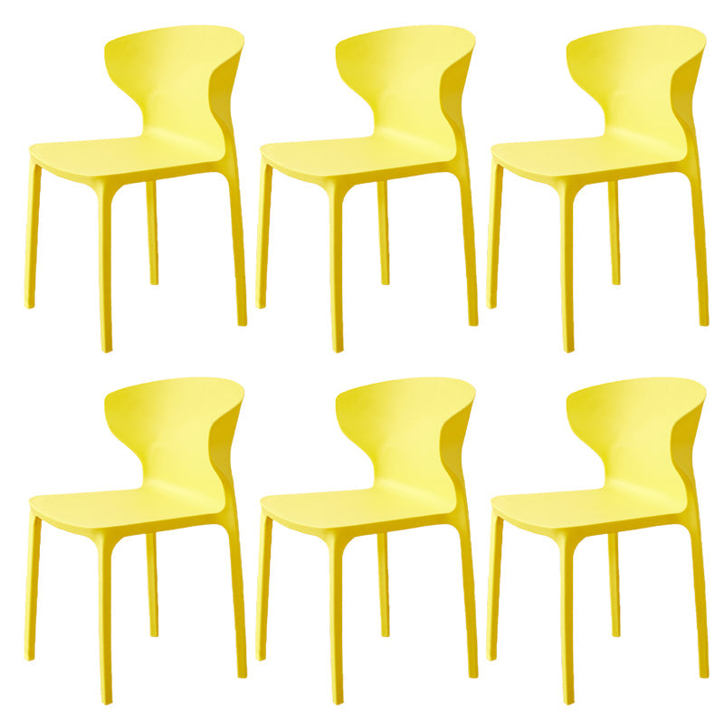 Zeitgenössischer Innenflügelback -Plastikstapelarm ohne Seitungsstuhl