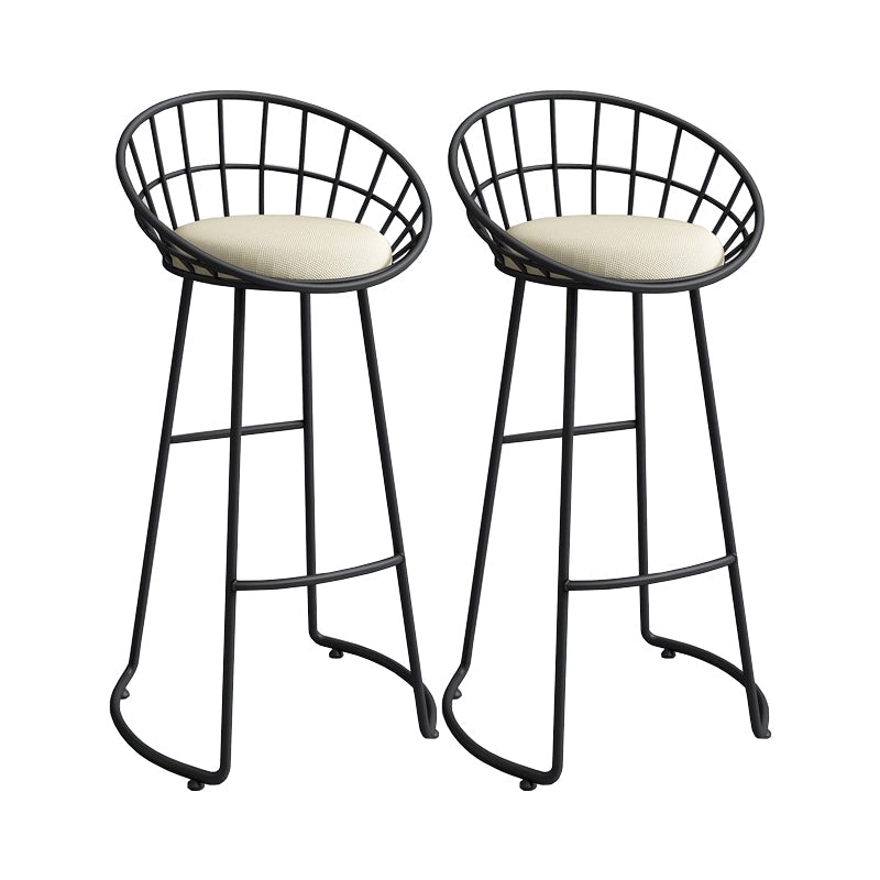 Taburetes modernos y tapizados de barra de interior con base de metal