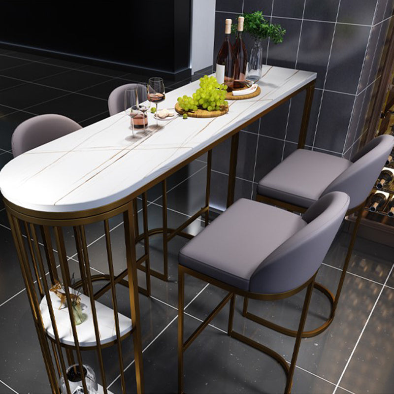 Taburetes modernos y tapizados de barra de interior con base de metal