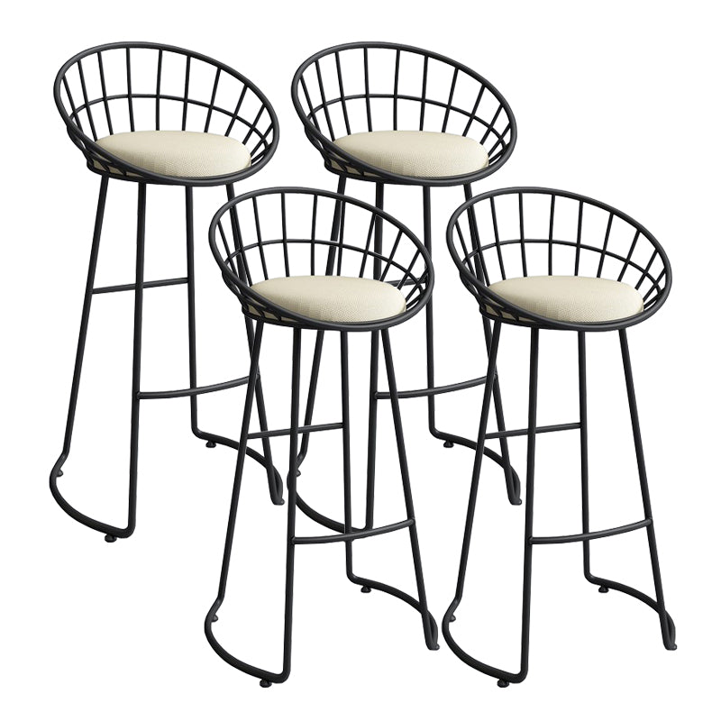 Taburetes modernos y tapizados de barra de interior con base de metal