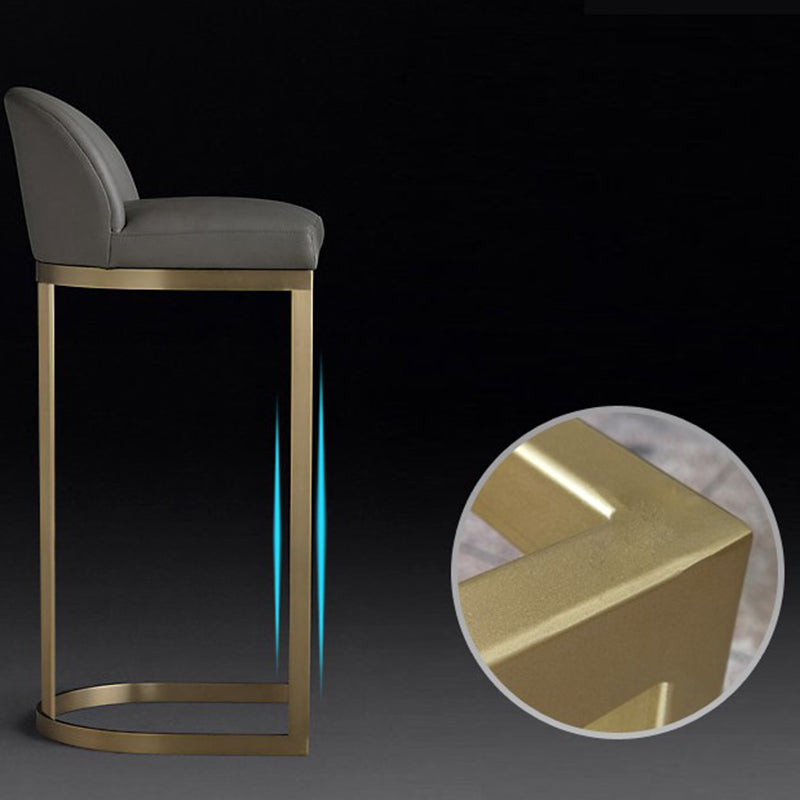 Taburetes modernos y tapizados de barra de interior con base de metal