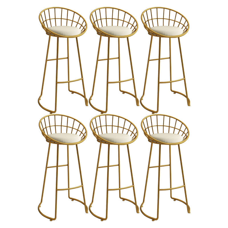 Taburetes modernos y tapizados de barra de interior con base de metal