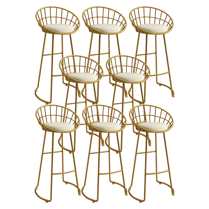 Taburetes modernos y tapizados de barra de interior con base de metal