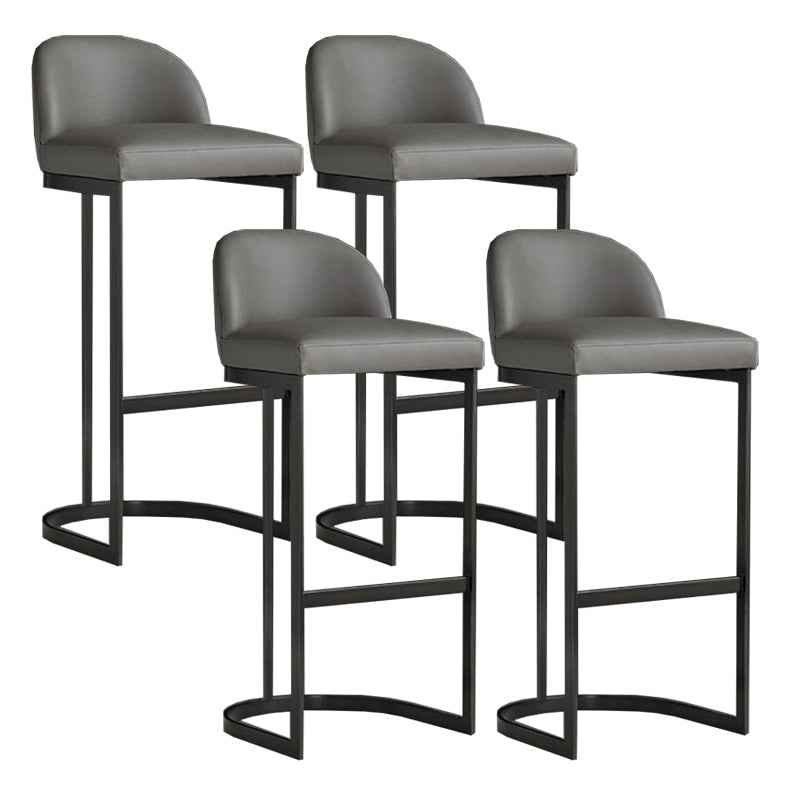 Taburetes modernos y tapizados de barra de interior con base de metal
