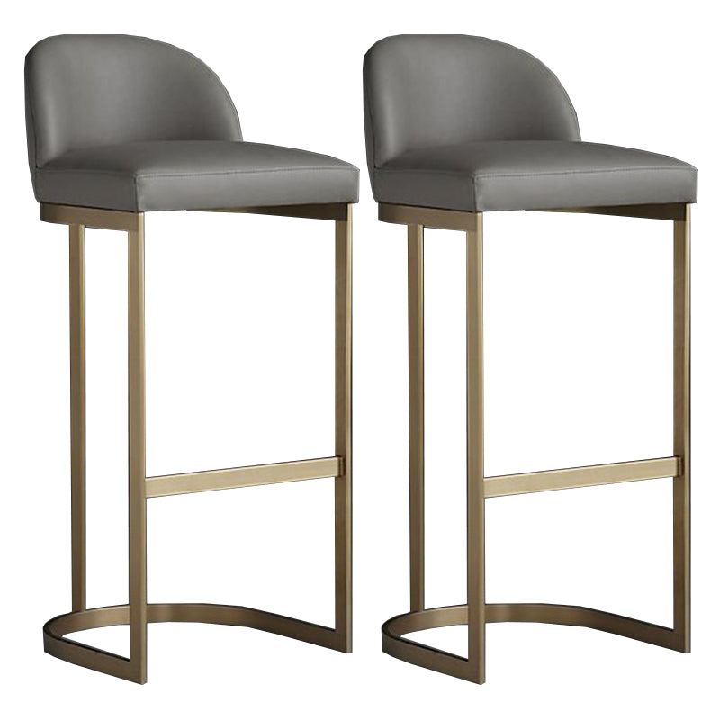 Taburetes modernos y tapizados de barra de interior con base de metal