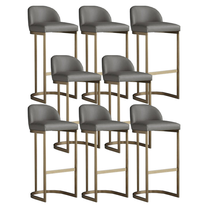 Taburetes modernos y tapizados de barra de interior con base de metal