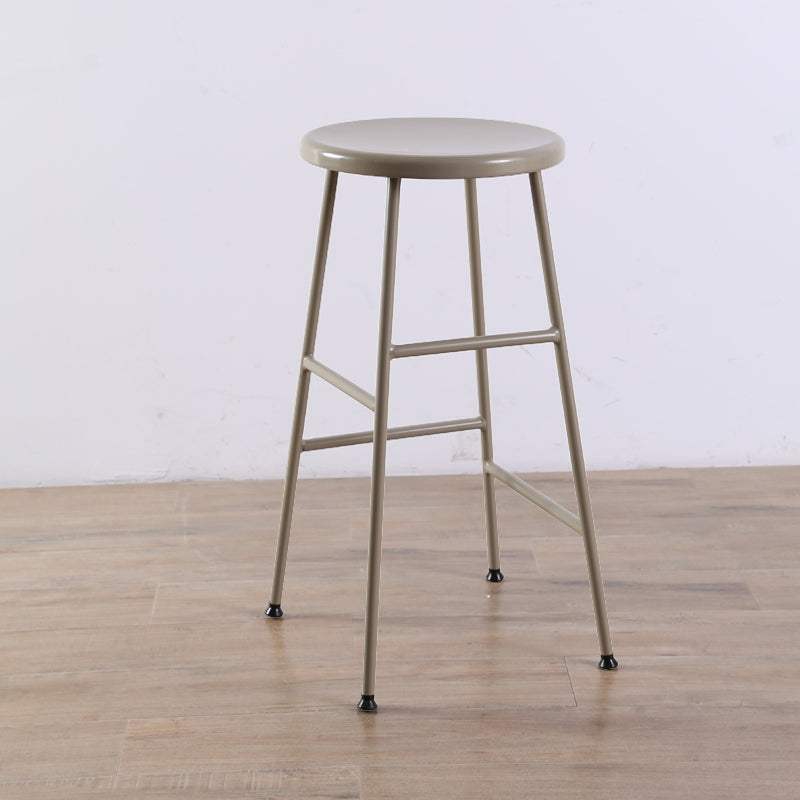 Gambe metalliche contemporanee sgabello da bar per interni in legno massiccio