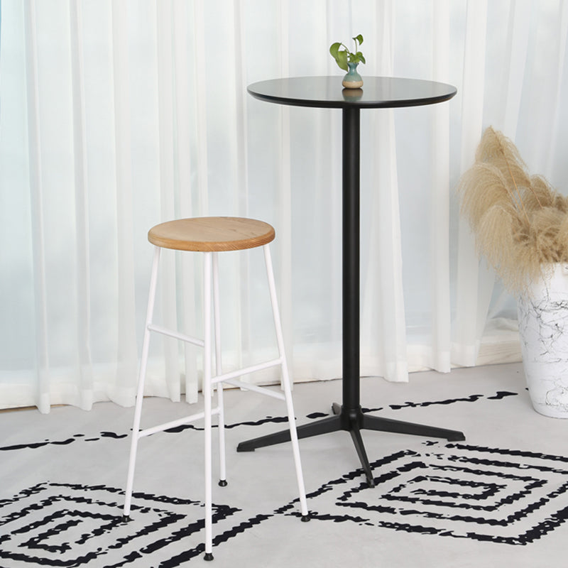 Gambe metalliche contemporanee sgabello da bar per interni in legno massiccio