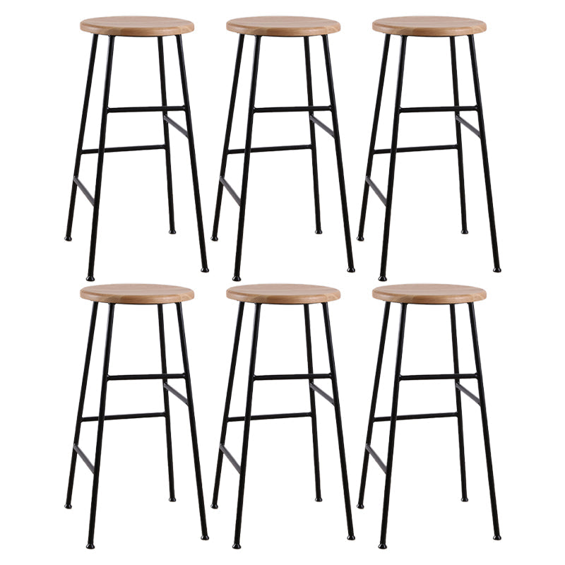 Gambe metalliche contemporanee sgabello da bar per interni in legno massiccio