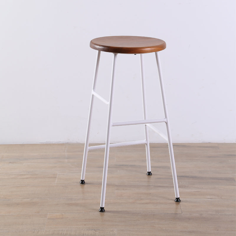 Gambe metalliche contemporanee sgabello da bar per interni in legno massiccio
