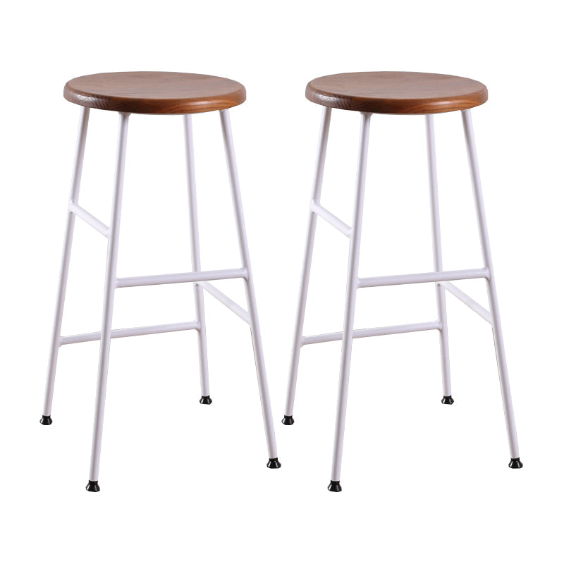 Gambe metalliche contemporanee sgabello da bar per interni in legno massiccio