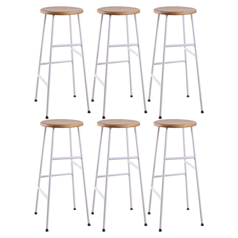 Gambe metalliche contemporanee sgabello da bar per interni in legno massiccio