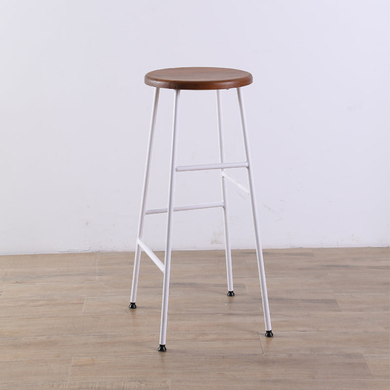 Gambe metalliche contemporanee sgabello da bar per interni in legno massiccio