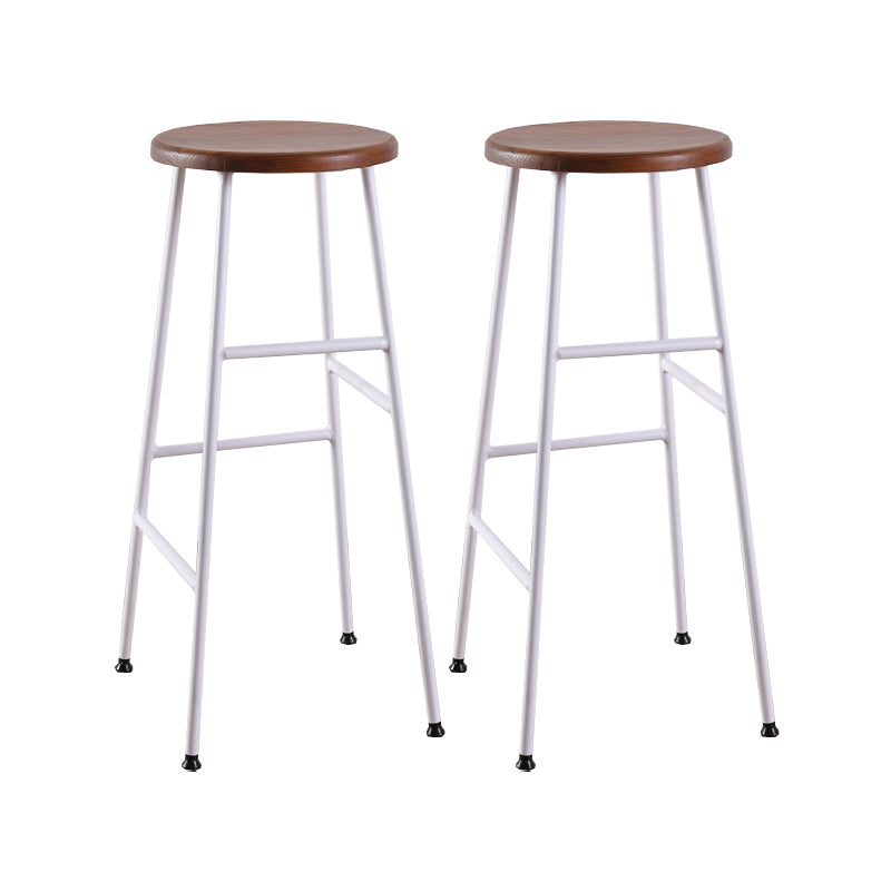Gambe metalliche contemporanee sgabello da bar per interni in legno massiccio