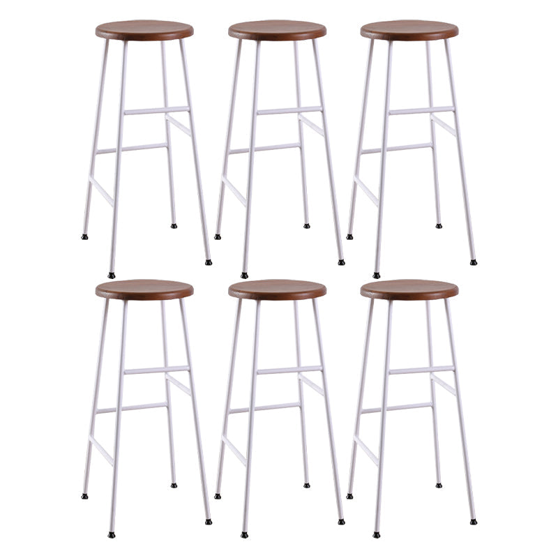 Gambe metalliche contemporanee sgabello da bar per interni in legno massiccio