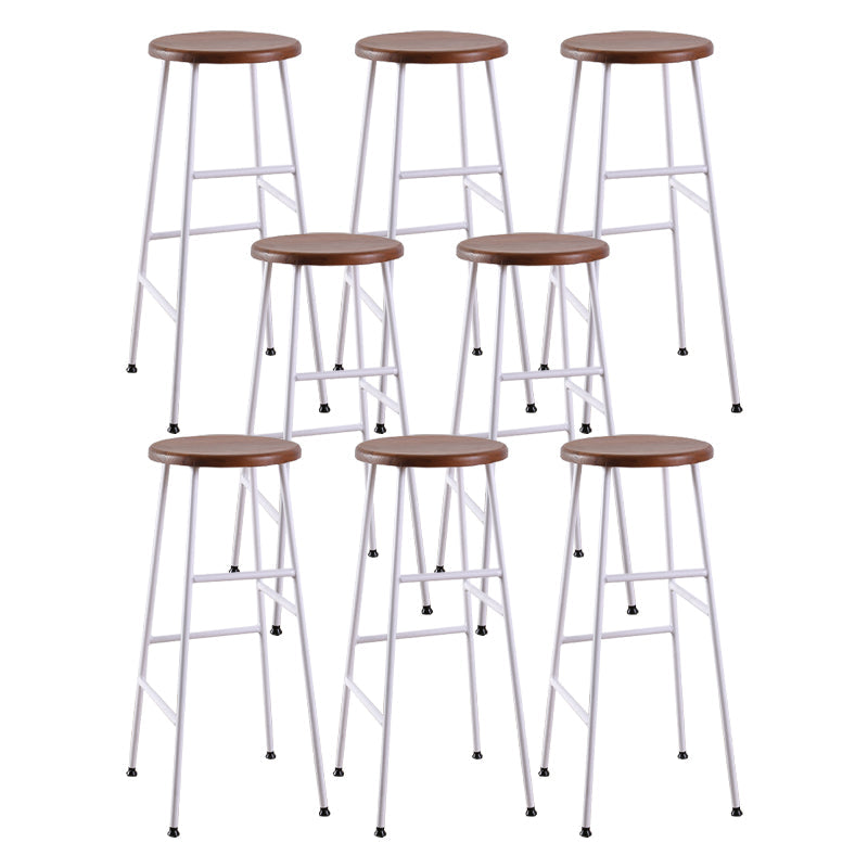 Gambe metalliche contemporanee sgabello da bar per interni in legno massiccio