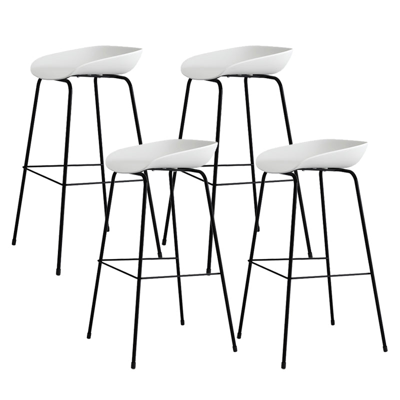 Eigentijdse woonkamer plastic lage rug barkruk met voetsteun