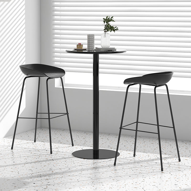 Eigentijdse woonkamer plastic lage rug barkruk met voetsteun