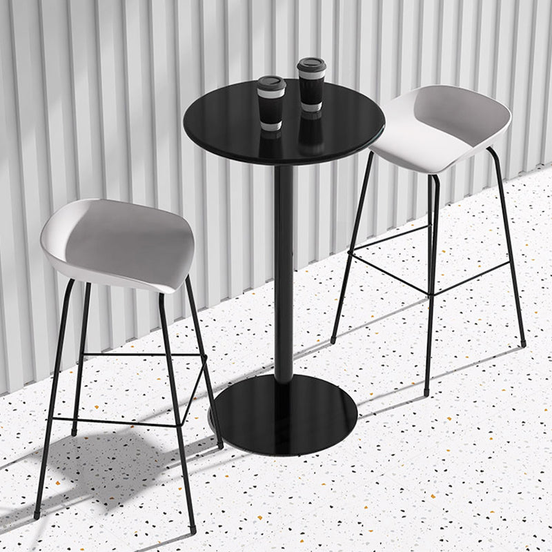 Eigentijdse woonkamer plastic lage rug barkruk met voetsteun