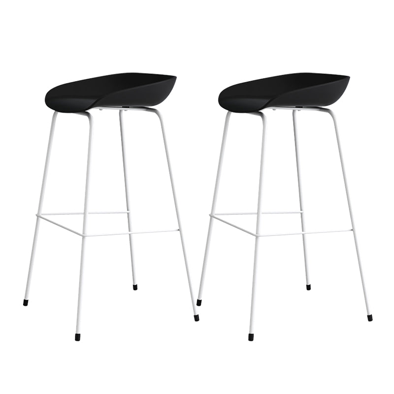 Eigentijdse woonkamer plastic lage rug barkruk met voetsteun