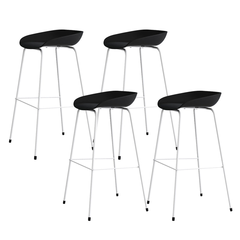 Eigentijdse woonkamer plastic lage rug barkruk met voetsteun