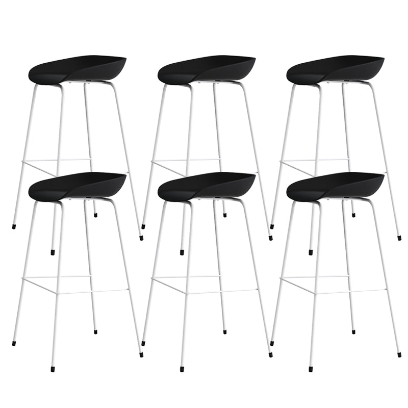 Eigentijdse woonkamer plastic lage rug barkruk met voetsteun