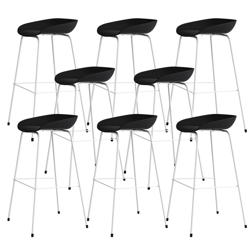 Eigentijdse woonkamer plastic lage rug barkruk met voetsteun