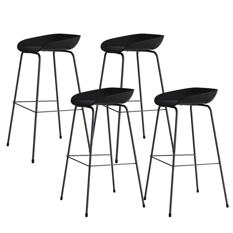 Eigentijdse woonkamer plastic lage rug barkruk met voetsteun