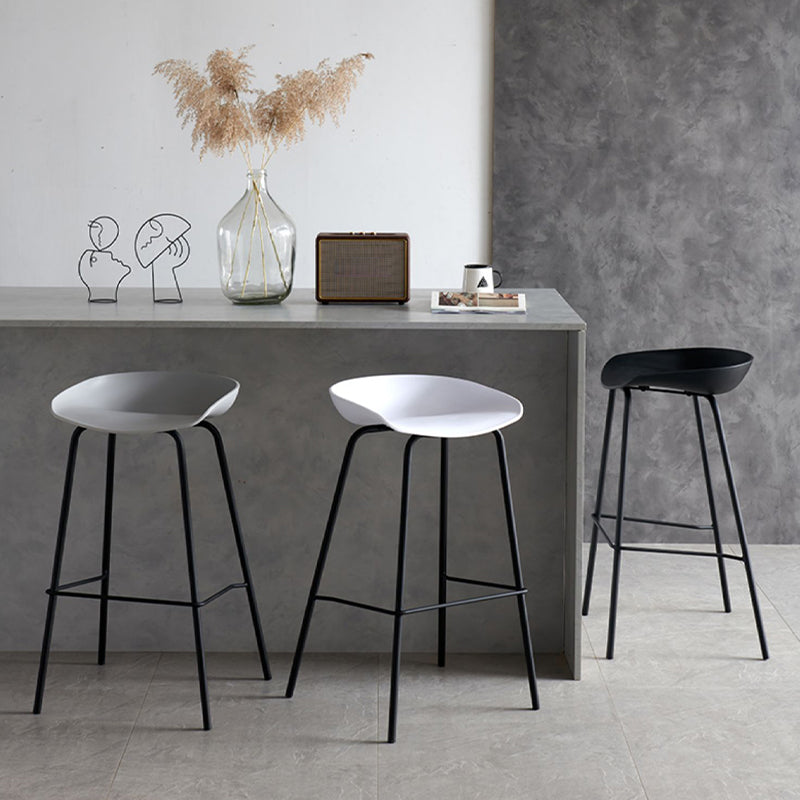 Industriële binnenplastic kuipstoelbalkruk met voetsteun