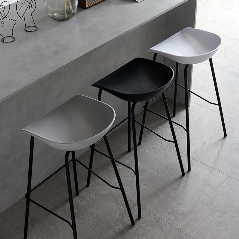 Industriële binnenplastic kuipstoelbalkruk met voetsteun