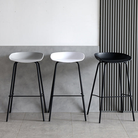 Sgabello da bar del sedile industriale di plastica interna in plastica interna con poggiapiedi