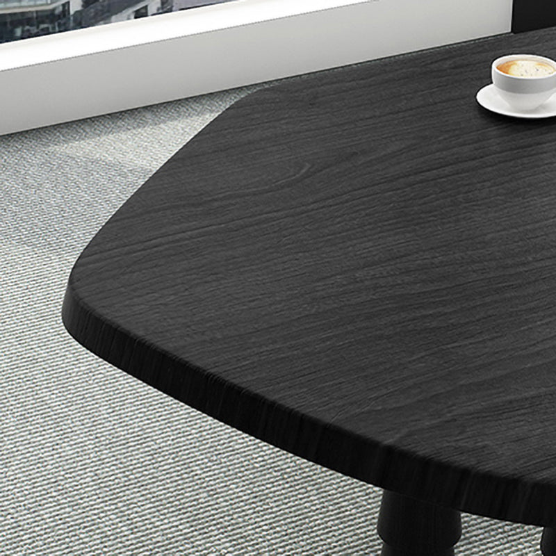 Table de l'ordinateur portable de bureau en forme de forme gratuite Bureau d'écriture en bois massif en noir