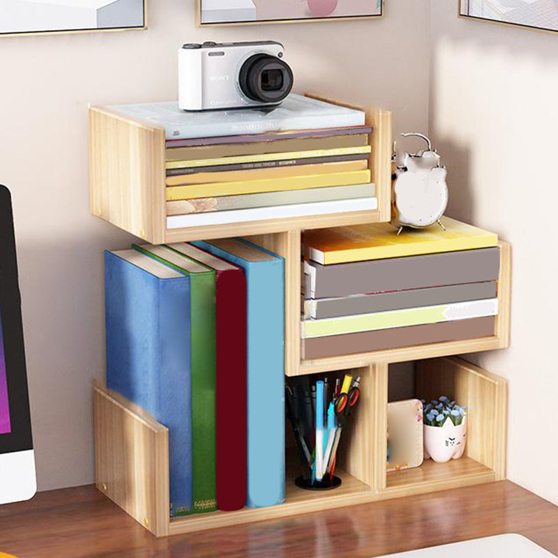 Libreria in legno ingegnerizzato in ingegnerizzato in ingegnerizzato in stile moderno con mensole con scaffali